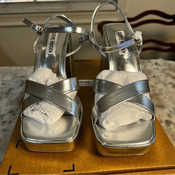 New Silver Steve Madden Platform Cross-Strap Sandals, Crazy Heels, sz 6 - Picture 6 of 14